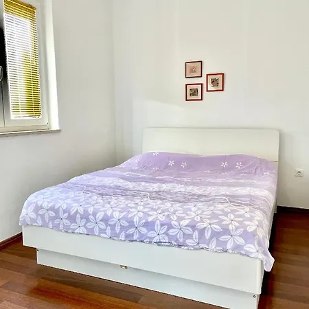Apartment Lovre